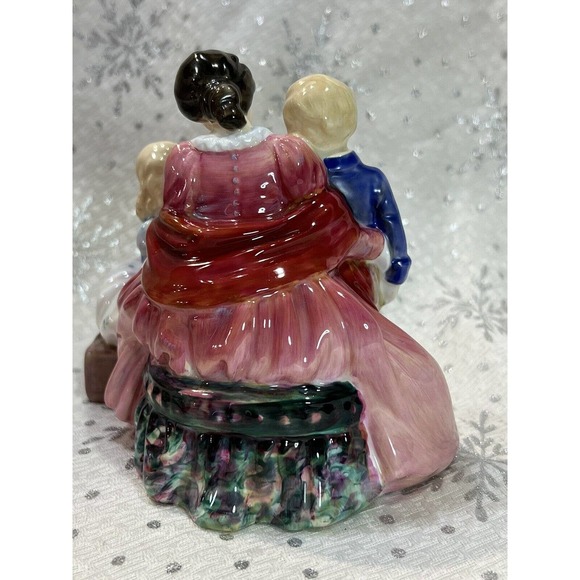 Vintage Royal Doulton, “Bedtime Story”, HN1059, Figurine Excellent Cond, 1949 - Picture 10 of 14